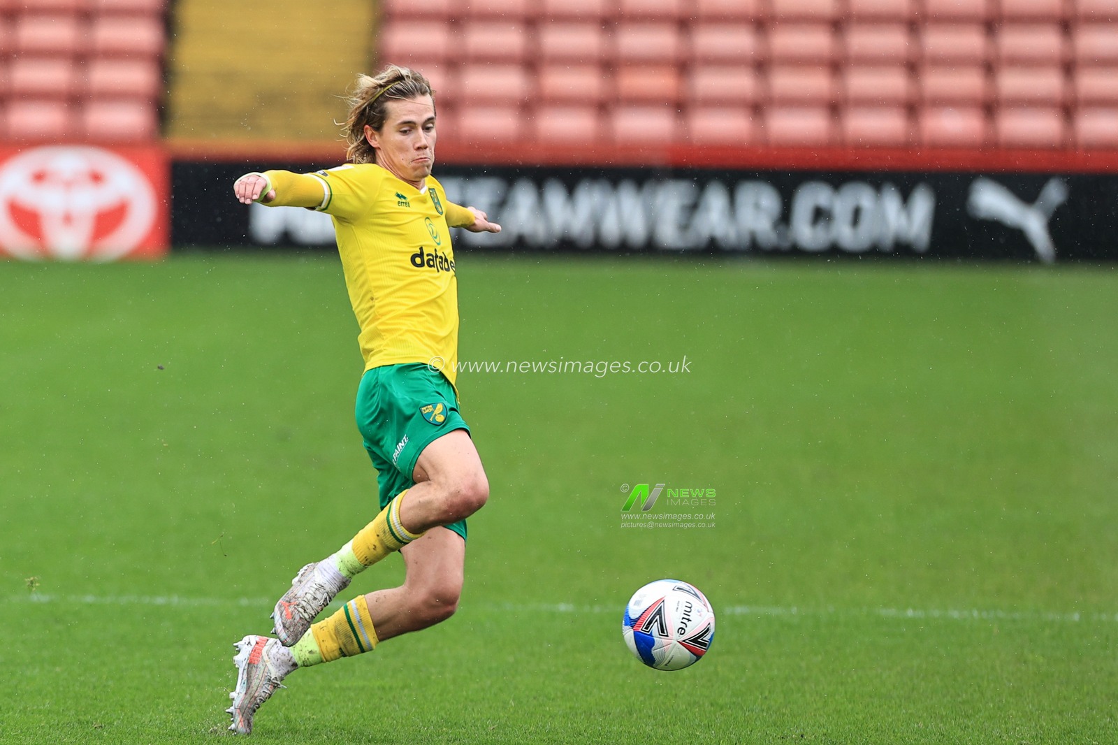 Todd Cantwell #14 of Norwich City in action during the game