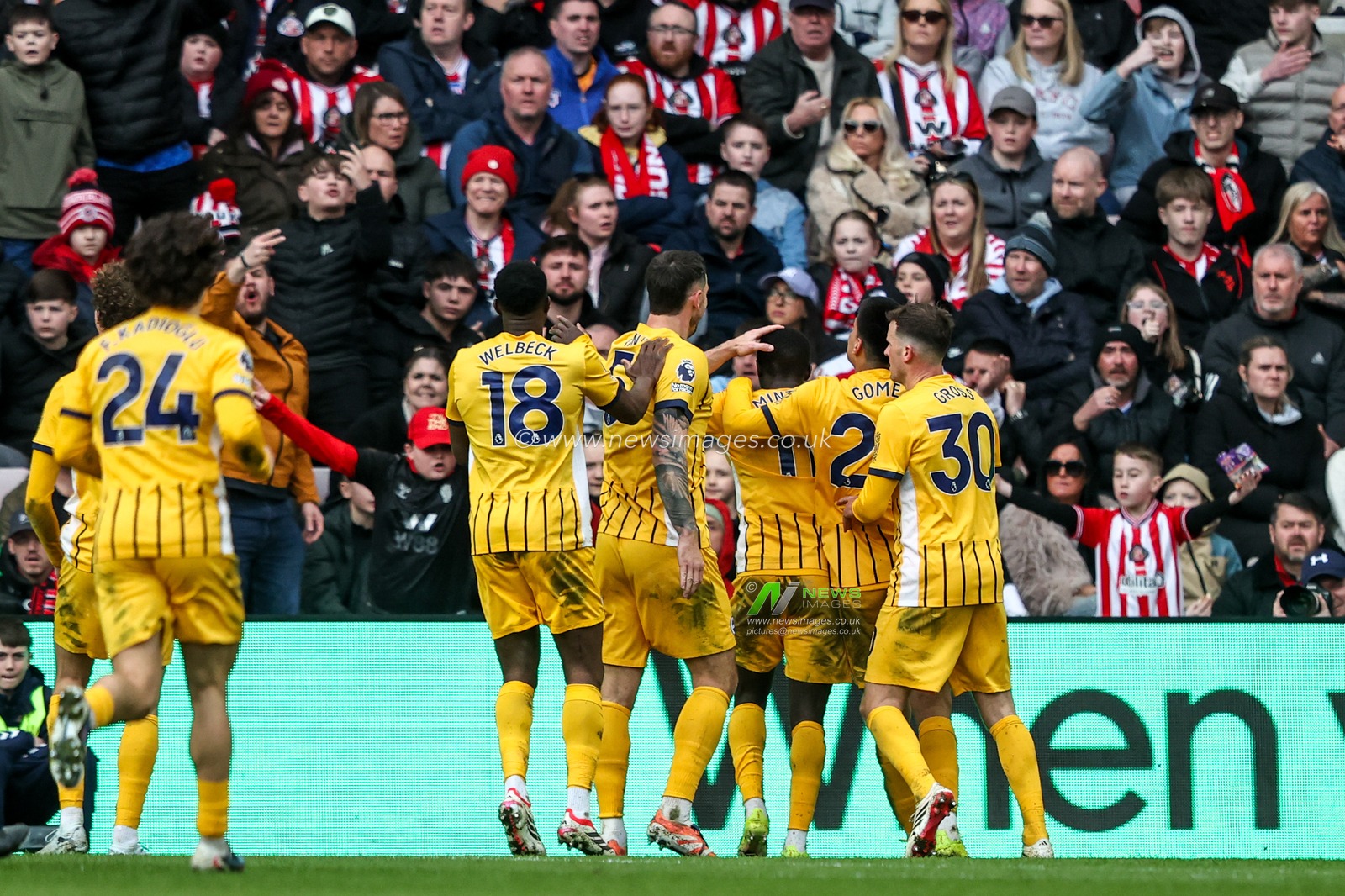 Yankuba Minteh of Brighton & Hove Albion celebrates his goal to make it 0-1 during the Premier League match Sunderland vs Brighton & Hove Albion at Stadium Of Light, Sunderland, United Kingdom on 14 March 2026

(Photo by Alfie Cosgrove/News Images)