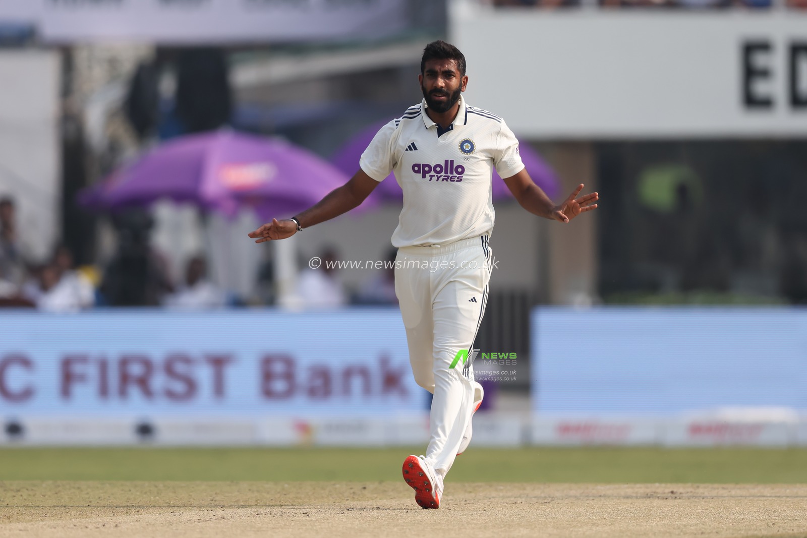during the IDFC First Bank Test Day 2 India vs South Africa at Eden Gardens, Kolkata, India, 15th November 2025

(Photo by Shubhajit Roy Karmakar/News Images)
