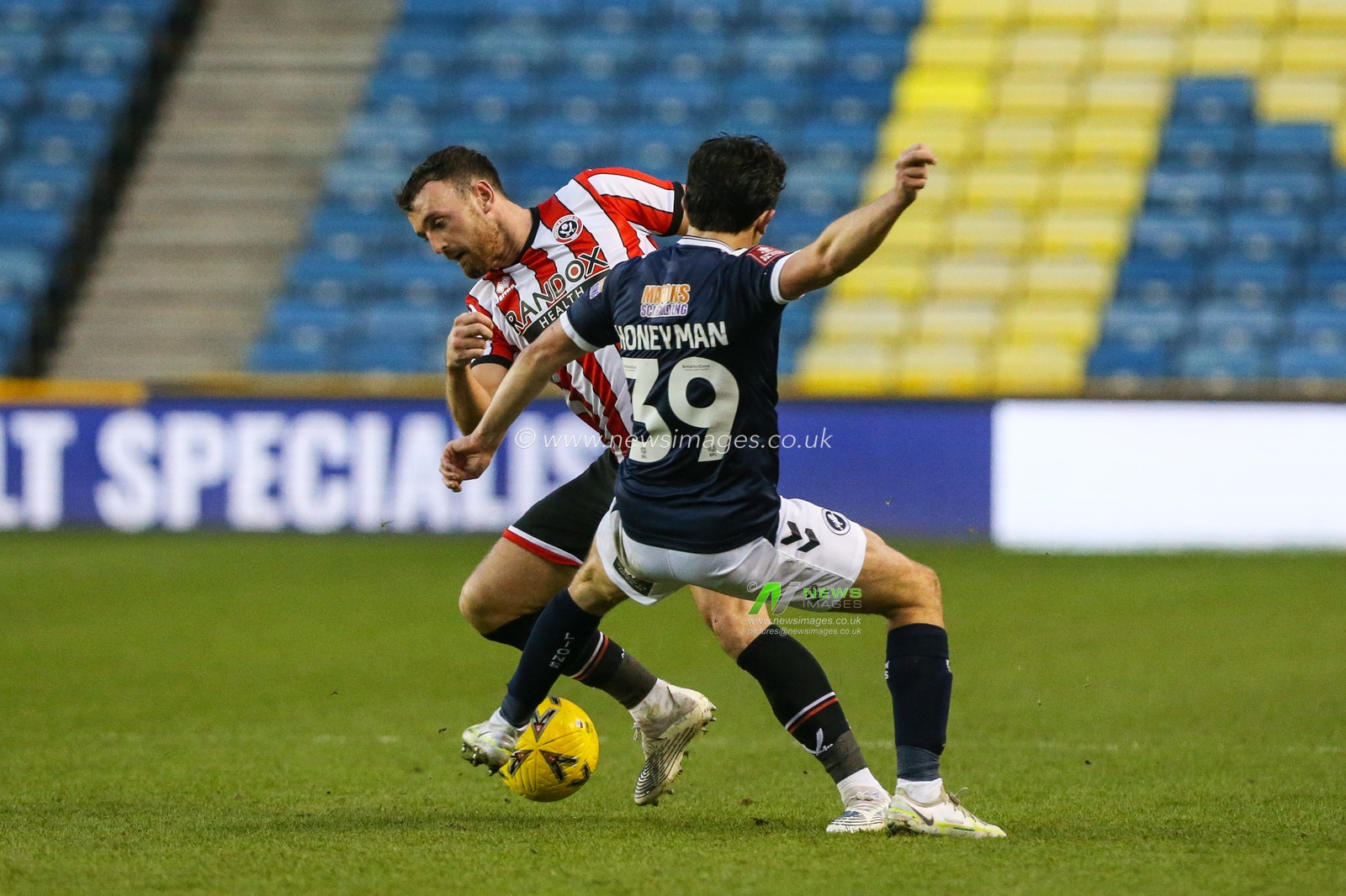 Jack Robinson #19 of Sheffield United and George Honeyman #39 of Millwall challenge for the ball during the Emirates FA Cup Third Round match Millwall vs Sheffield United at The Den, London, United Kingdom, 7th January 2023

(Photo by Arron Gent/News Images)
