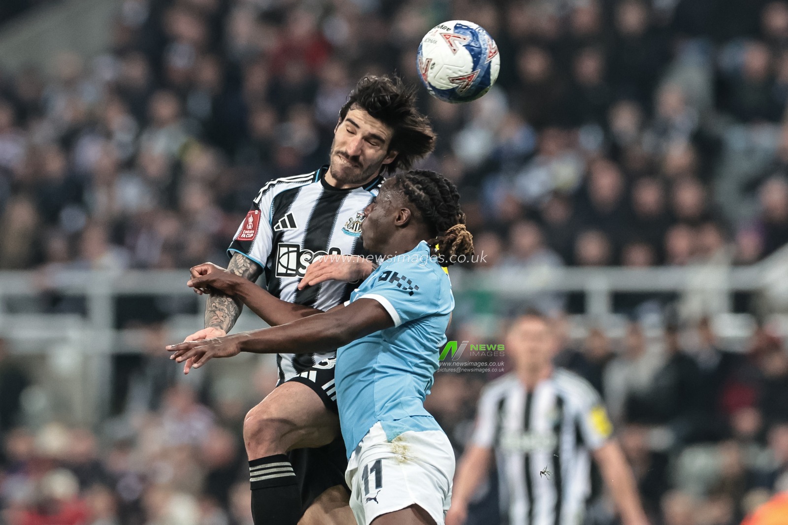 Sandro Tonali of Newcastle Untied jumps up to win the high ball from Jeremy Doku of Manchester City during the Emirates FA Cup 5th Round  match Newcastle Untied vs Manchester City at St. James's Park, Newcastle, United Kingdom on 07 March 2026

(Photo by Mark Cosgrove/News Images)