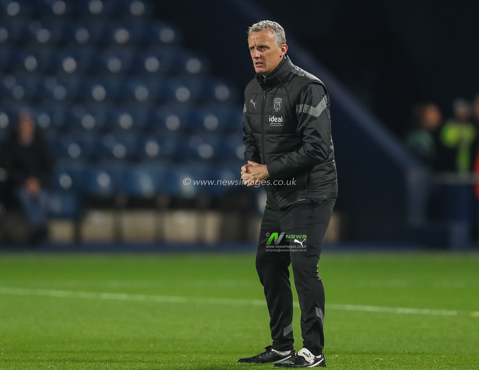 Richard Beale caretaker manager of West Bromwich Albion during the pre-game warm up ahead of the Sky Bet Championship match West Bromwich Albion vs Bristol City at The Hawthorns, West Bromwich, United Kingdom, 18th October 2022

(Photo by Gareth Evans/News Images)