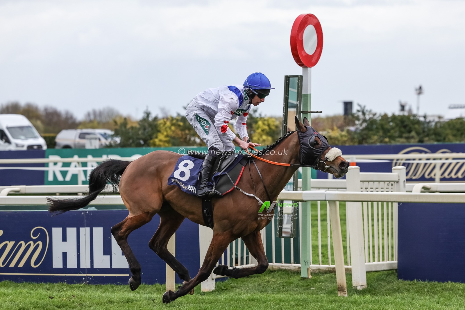 Wade Out ridden by Gavin Sheehan wins the 13:20 William Hill Handicap Hurdle during the 2026 Randox Grand National Day at Aintree Racecourse, Aintree, United Kingdom on 11 April 2026

(Photo by Mark Cosgrove/News Images)