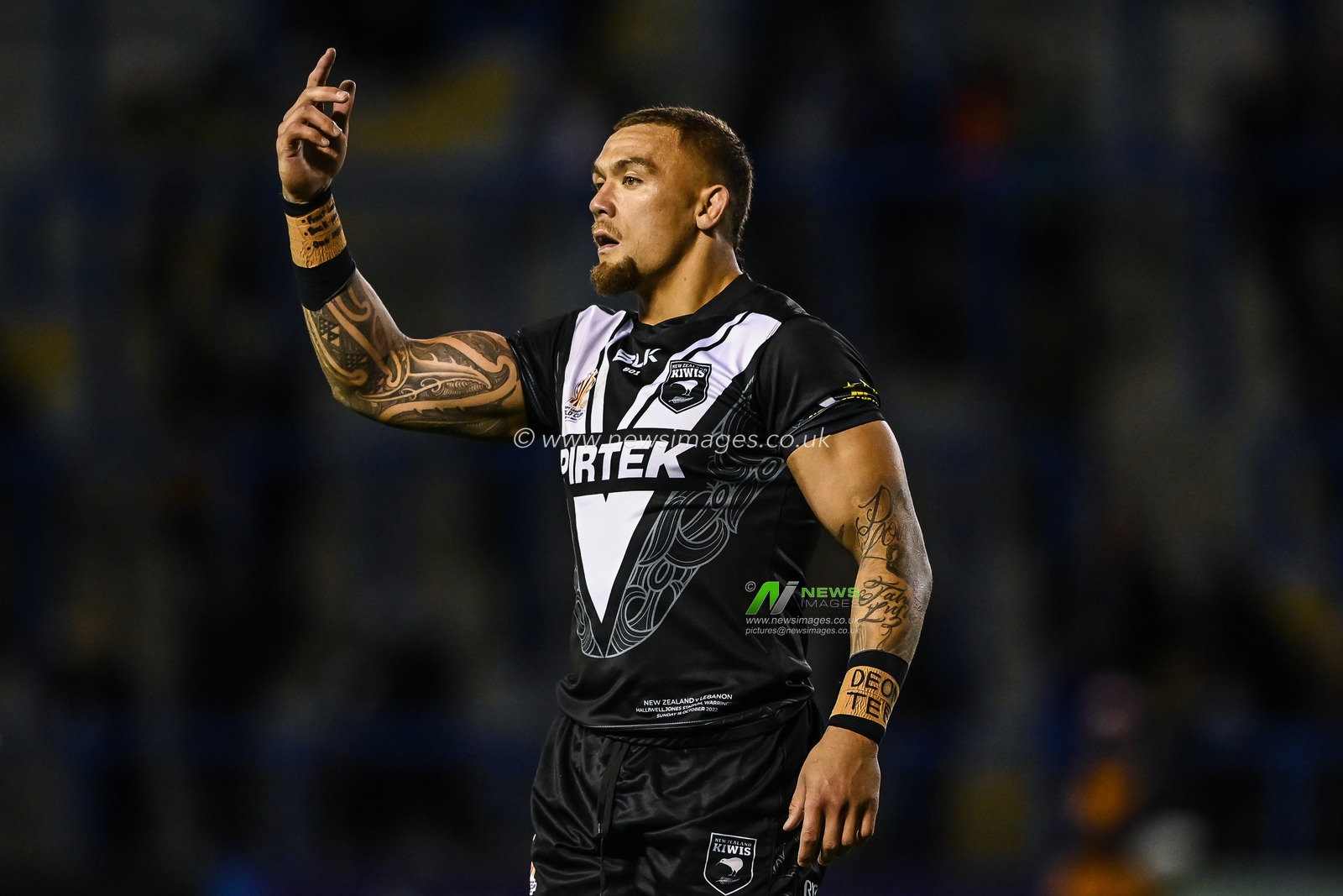 James Fisher-Harris of New Zealand gives his team instructions during the Rugby League World Cup 2021 match New Zealand vs Lebanon at Halliwell Jones Stadium, Warrington, United Kingdom, 16th October 2022

(Photo by Craig Thomas/News Images)