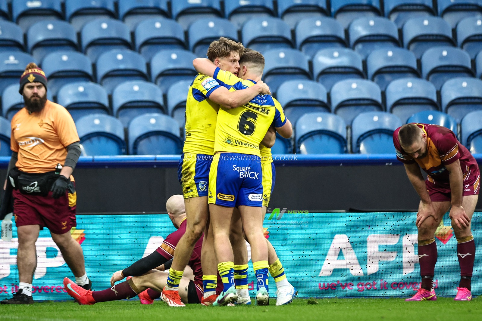 Arron Lindop of Warrington Wolves celebrates their try during the Betfred Super League Round 1 match Huddersfield Giants vs Warrington Wolves at John Smith's Stadium, Huddersfield, United Kingdom, 16th February 2025

(Photo by Mark Cosgrove/News Images)