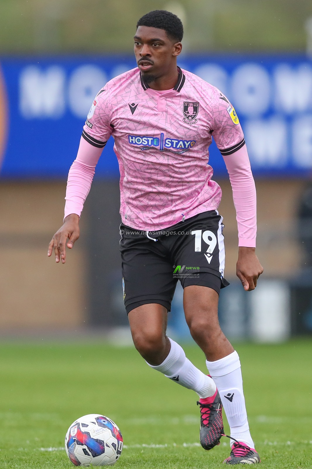 Tyreeq Bakinson #19 of Sheffield Wednesday in action during the Sky Bet League 1 match Shrewsbury Town vs Sheffield Wednesday at Greenhous Meadow, Shrewsbury, United Kingdom, 29th April 2023

(Photo by Gareth Evans/News Images)