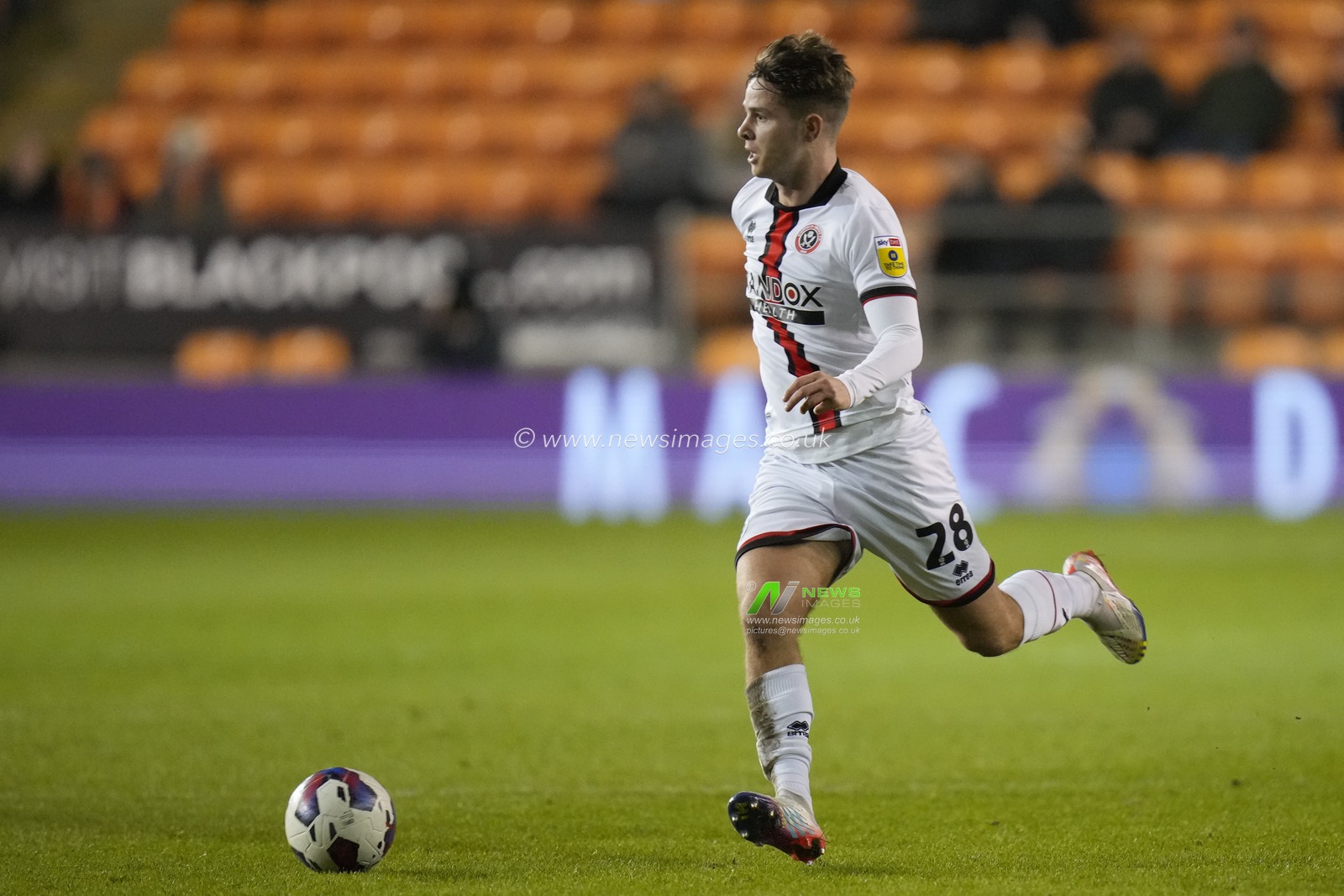 James McAtee #28 of Sheffield United during the Sky Bet Championship match Blackpool vs Sheffield United at Bloomfield Road, Blackpool, United Kingdom, 29th December 2022

(Photo by Steve Flynn/News Images)