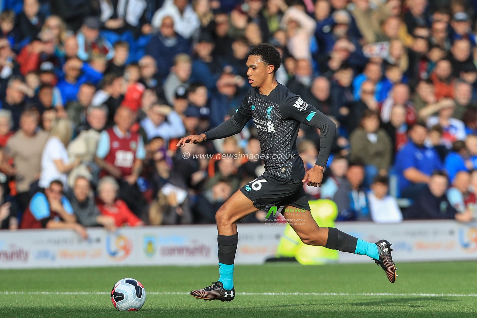 31st August 2019, Turf Moor, Burnley, England ; Premier League Football, Burnley vs Liverpool : Trent Alexander-Arnold (66) of Liverpool in action during the game 

Credit: Mark Cosgrove/News Images

English Football League images are subject to DataCo Licence