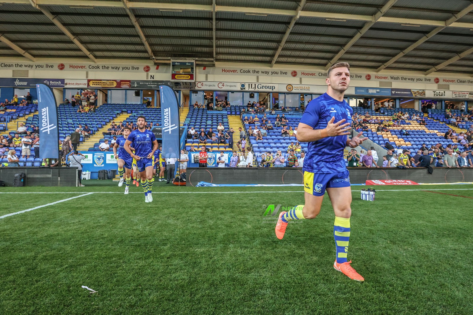 George Williams of Warrington Wolves comes out for the warmups during the Betfred Super League Round 22 match Warrington Wolves vs Catalans Dragons at Halliwell Jones Stadium, Warrington, United Kingdom, 14th August 2025

(Photo by Alfie Cosgrove/News Images)
