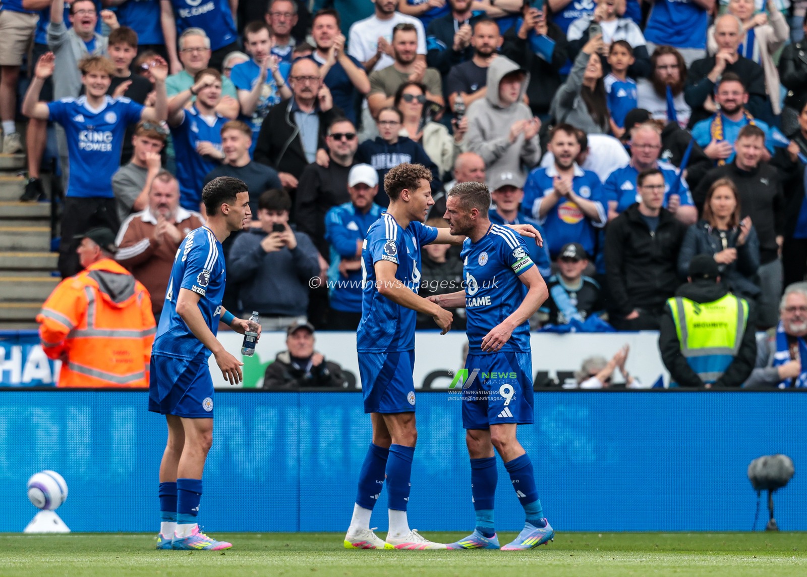 Kasey McAteer of Leicester City celebrates his goal to make it 2-0 during the Premier League match Leicester City vs Ipswich Town at King Power Stadium, Leicester, United Kingdom, 18th May 2025

(Photo by Richard Bierton/News Images)
