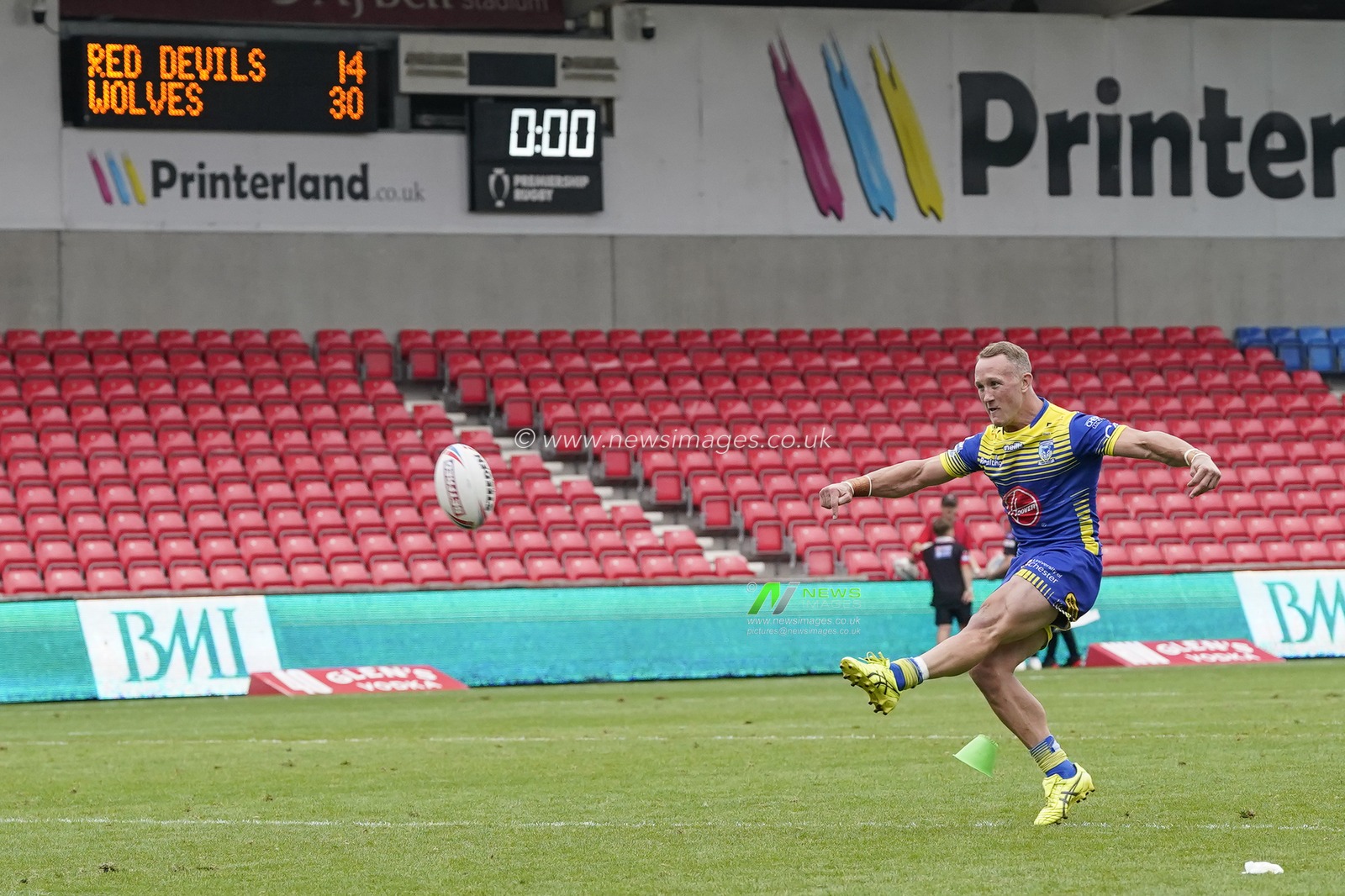 Jason Clark #14 of Warrington Wolves kicks the final conversion in his last game for the club during the Betfred Super League match Salford Red Devils vs Warrington Wolves at AJ Bell Stadium, Eccles, United Kingdom, 3rd September 2022

(Photo by Steve Flynn/News Images)