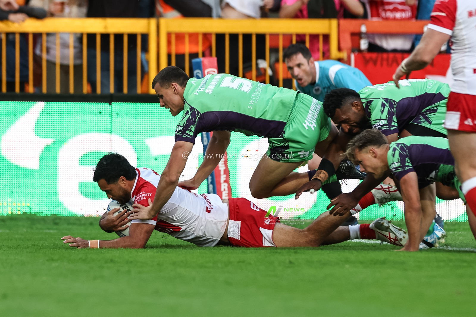 Peta Hiku of Hull KR goes over for a try during the Betfred Super League Round 21 match Hull KR vs Castleford Tigers at Sewell Group Craven Park, Kingston upon Hull, United Kingdom, 9th August 2024

(Photo by Mark Cosgrove/News Images)