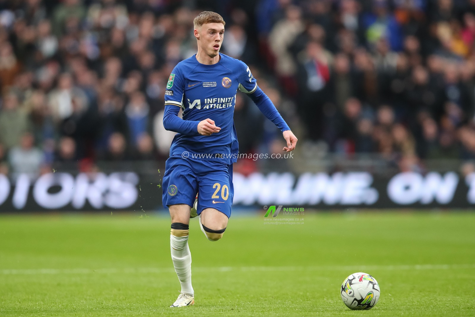 Cole Palmer of Chelsea breaks with the ball during the Carabao Cup Final match Chelsea vs Liverpool at Wembley Stadium, London, United Kingdom, 25th February 2024

(Photo by Gareth Evans/News Images)