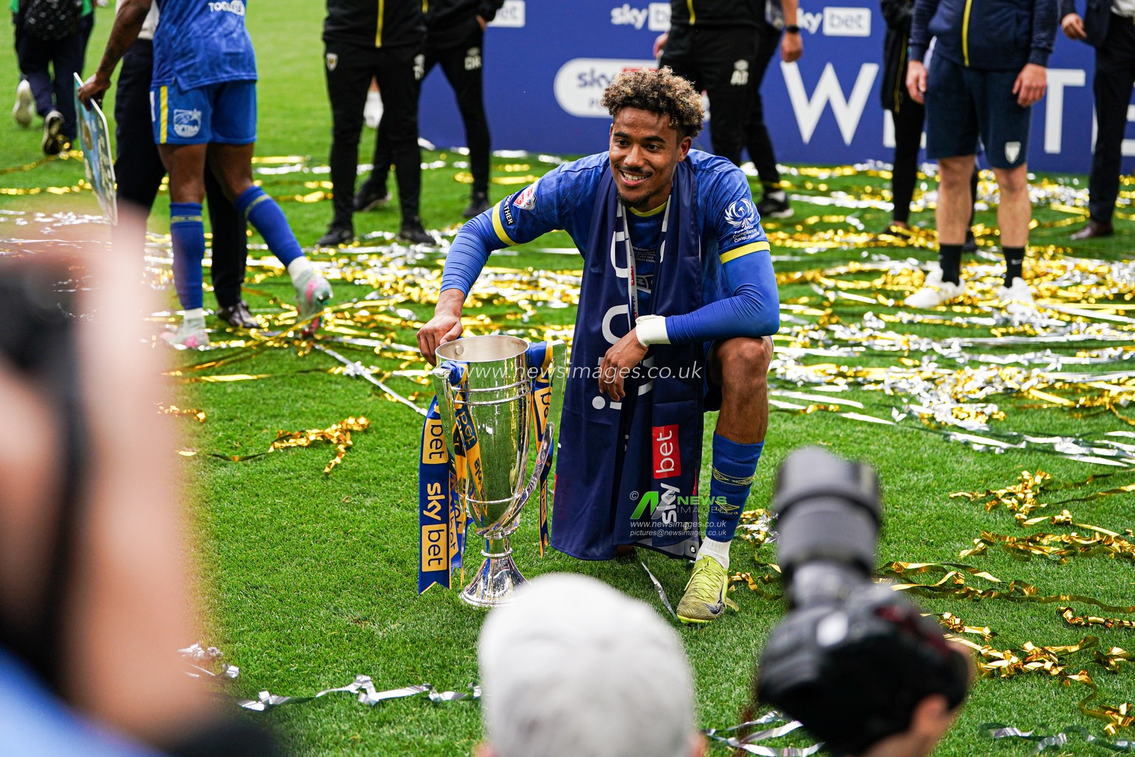 Promotion celebrations after the Sky Bet League 2 Playoff Final match AFC Wimbledon vs Walsall at Wembley Stadium, London, United Kingdom, 26th May 2025

(Photo by Harvey Murphy/News Images)