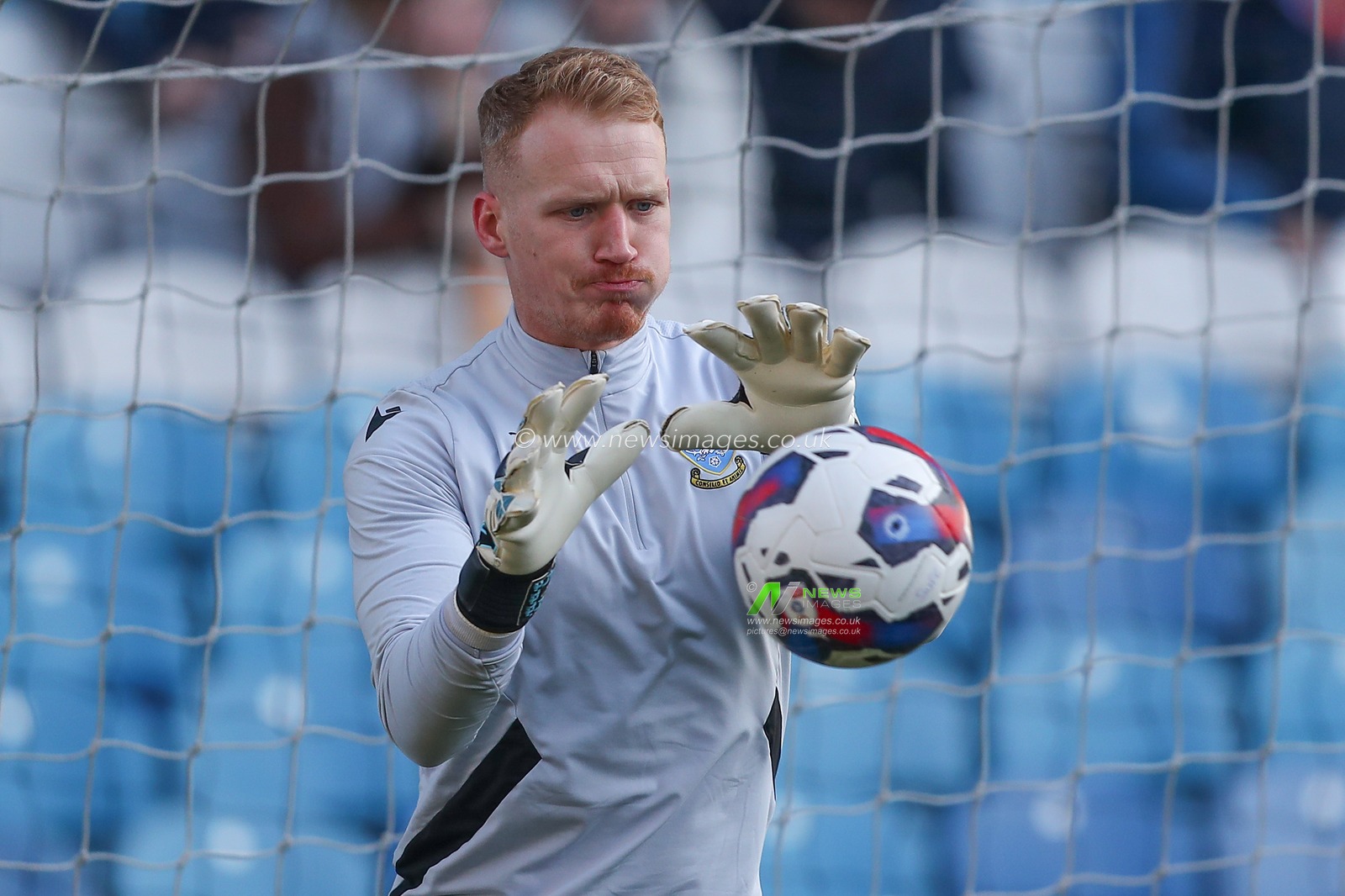 Cameron Dawson #25 of Sheffield Wednesday during the pre-game warm up ahead of the Sky Bet League 1 match Sheffield Wednesday vs Fleetwood Town at Hillsborough, Sheffield, United Kingdom, 21st January 2023

(Photo by Gareth Evans/News Images)