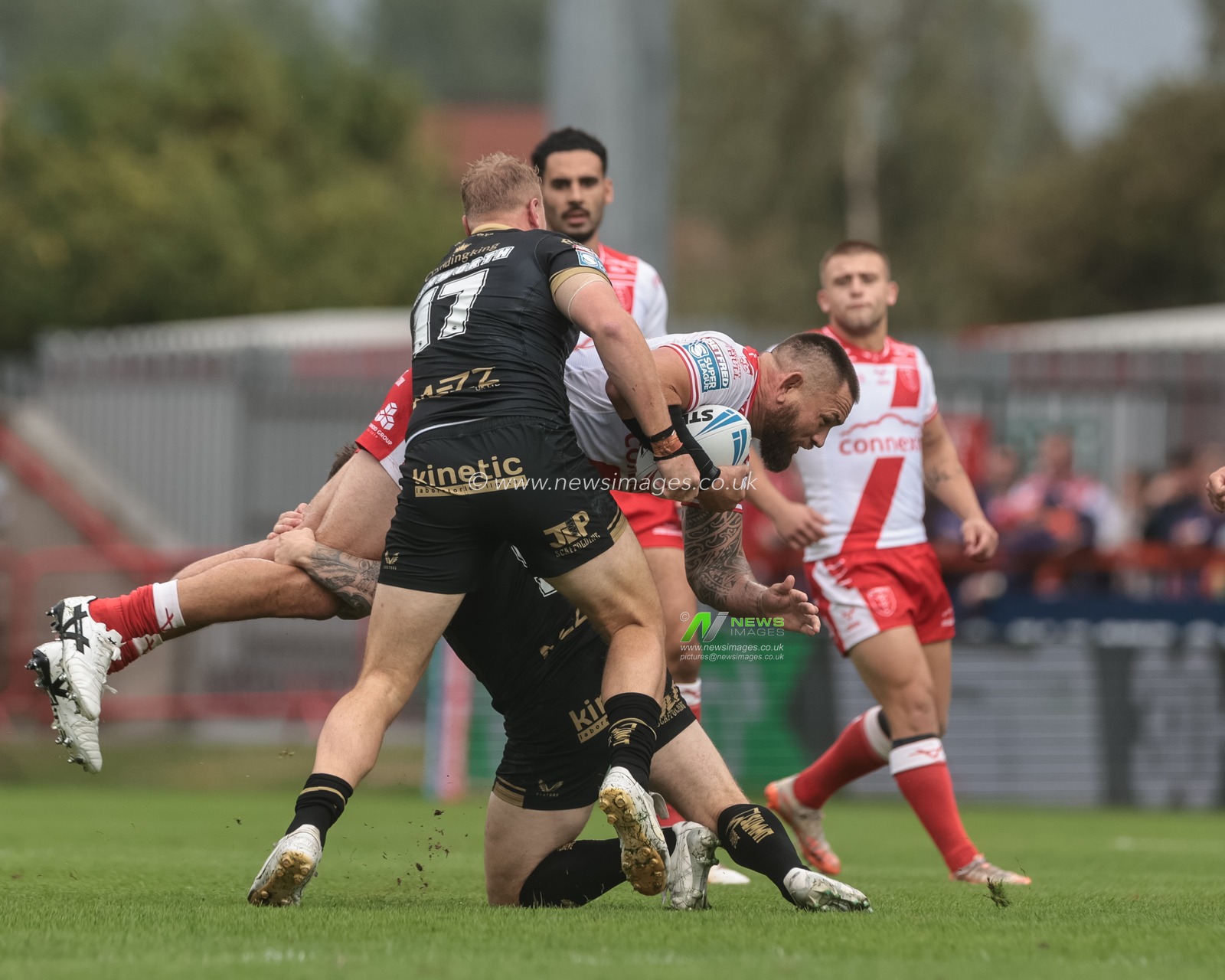Jared Waerea-Hargreaves of Hull KR is tackled by Jack Ashworth of Hull FC during the Betfred Super League Round 25 match Hull KR vs Hull FC at Sewell Group Craven Park, Kingston upon Hull, United Kingdom, 7th September 2025

(Photo by Mark Cosgrove/News Images)