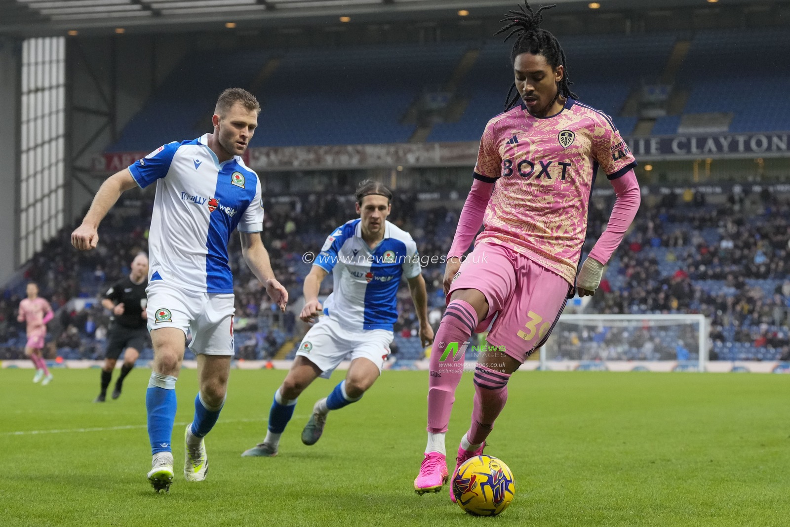 Djed Spence #39 of Leeds United shields the ball from Sondre Tronstad #6 of Blackburn Rovers during the Sky Bet Championship match Blackburn Rovers vs Leeds United at Ewood Park, Blackburn, United Kingdom, 9th December 2023

(Photo by Steve Flynn/News Images)