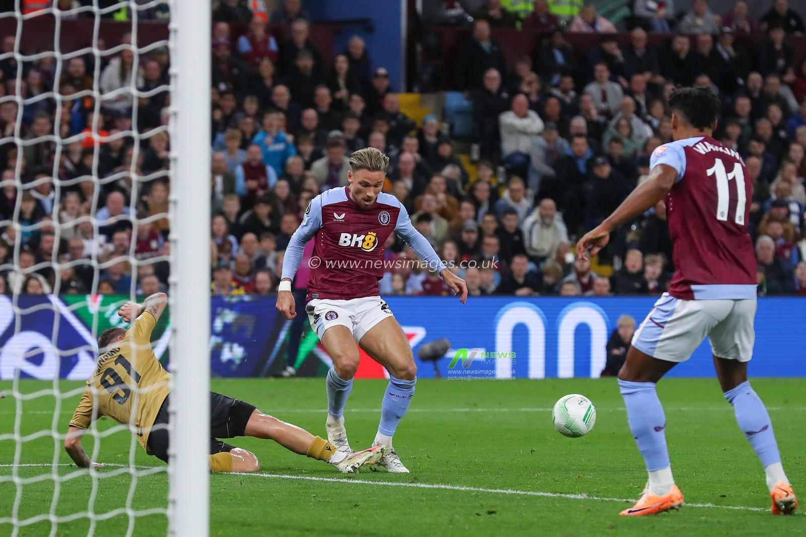 Matty Cash #2 of Aston Villa goes down in the box after a challenge from Mario Ticinovic #91 of HSK Zrinjski Mostar during the UEFA Europa Conference League match Aston Villa vs HÅ K Zrinjski Mostar at Villa Park, Birmingham, United Kingdom, 5th October 2023

(Photo by Gareth Evans/News Images)