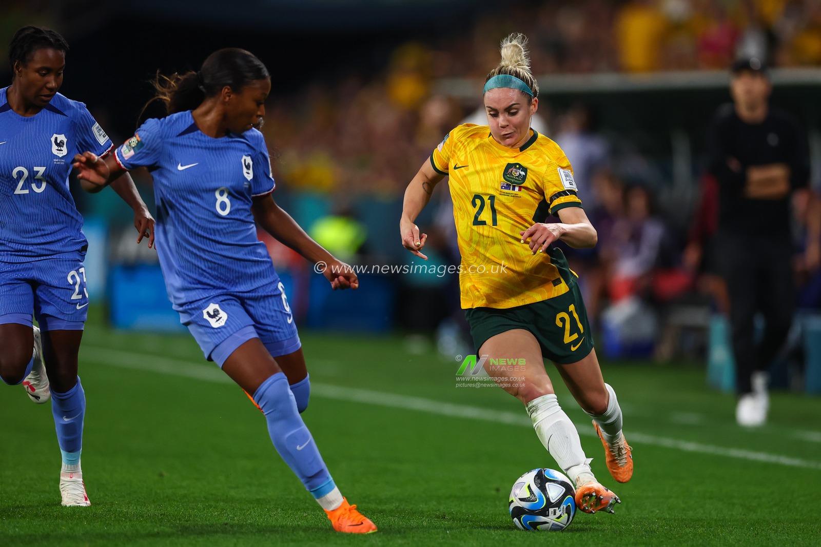 Ellie Carpenter #21 of Australia makes a break with the ball during the FIFA Women's World Cup 2023 Quarter-Final match Australia Women vs France Women at Suncorp Stadium, Brisbane, Australia, 12th August 2023

(Photo by Patrick Hoelscher/News Images)