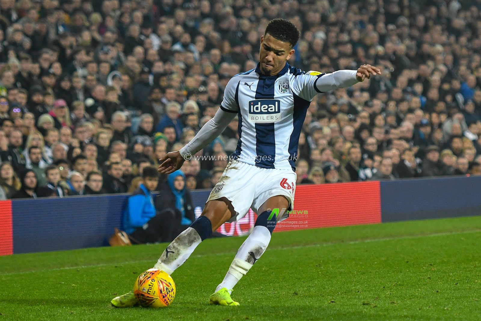 23rd February 2019, The Hawthorns, West Bromwich, England; Sky Bet Championship, West Bromwich Albion vs Sheffield United ; Mason Holgate (68) of West Bromwich Albion crosses the ball


Credit: Gareth Dalley/News Images

English Football League images are subject to DataCo Licence