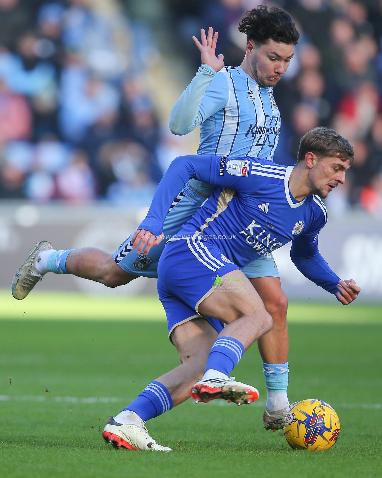 Kiernan Dewsbury-Hall of Leicester City holds off Callum O'Hare of Coventry City during the Sky Bet Championship match Coventry City vs Leicester City at Coventry Building Society Arena, Coventry, United Kingdom, 13th January 2024

(Photo by Gareth Evans/News Images)