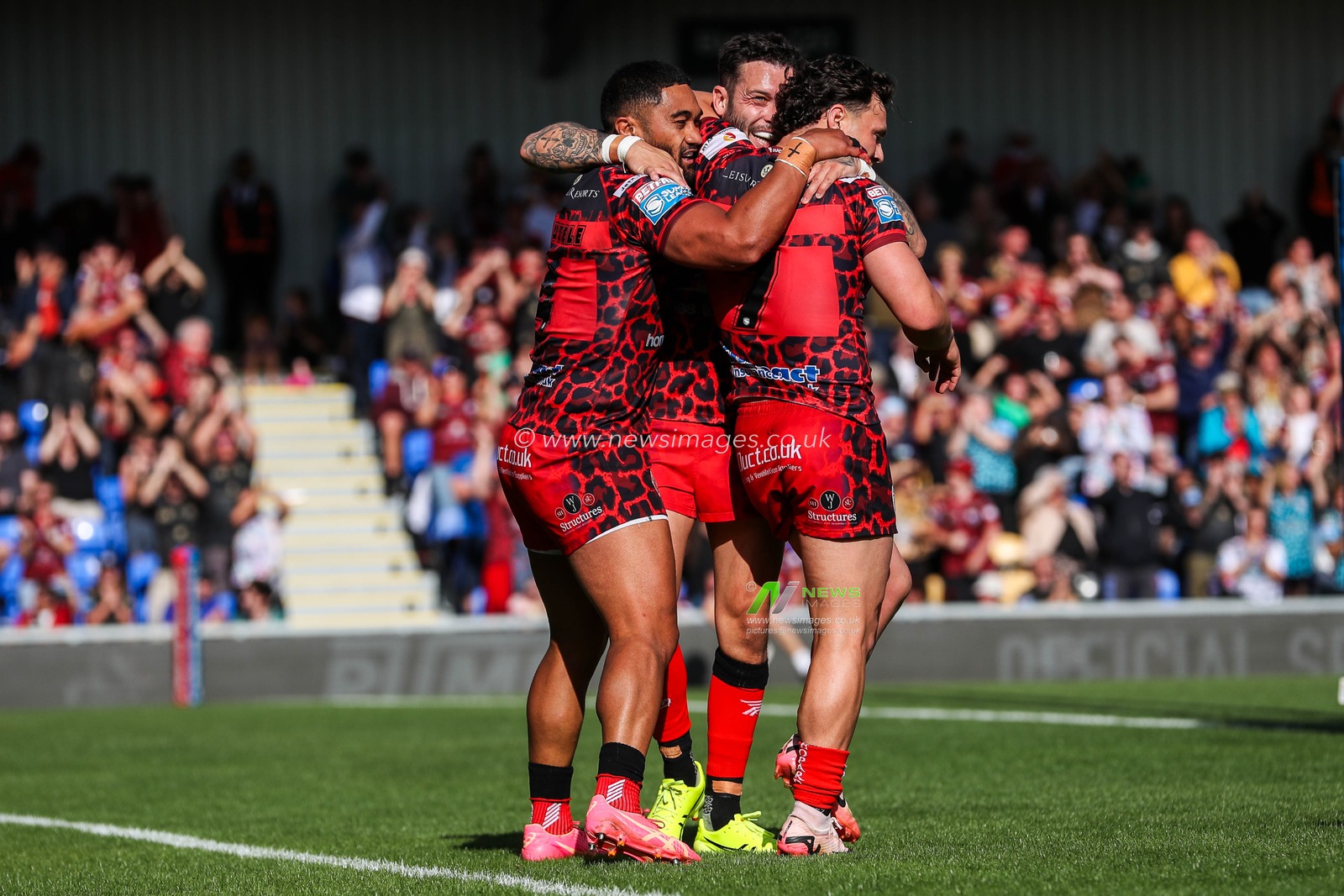 Gareth Oâ€™Brien of Leigh Leopards celebrates his try with teammates during the Betfred Super League Round 23 match London Broncos vs Leigh Leopards at Plough Lane, Wimbledon, United Kingdom, 25th August 2024

(Photo by Izzy Poles/News Images)