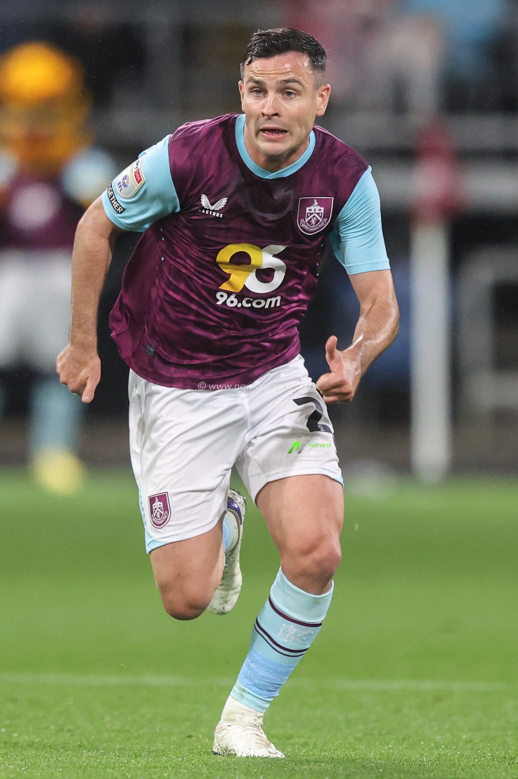 Josh Cullen of Burnley during the Sky Bet Championship match Burnley vs Plymouth Argyle at Turf Moor, Burnley, United Kingdom, 1st October 2024

(Photo by Alfie Cosgrove/News Images)