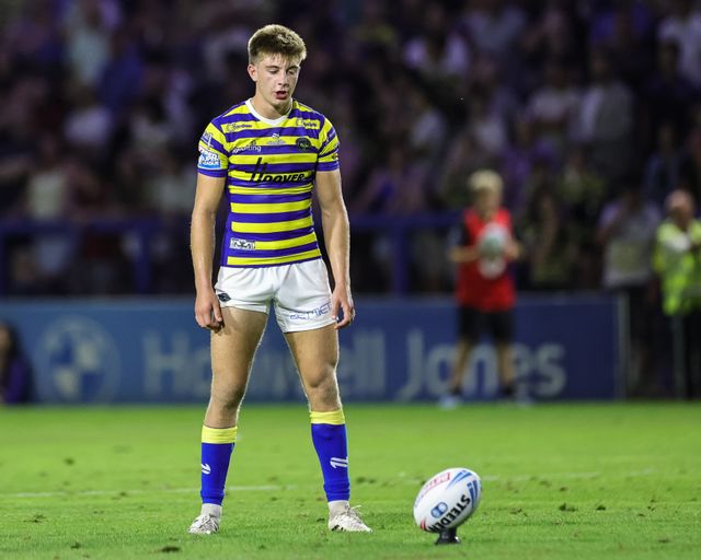 Ewan Irwin of Warrington Wolves lines up a penalty during the Betfred Super League round 23 match Warrington Wolves vs York Knights at The Halliwell Jones Stadium, Warrington, United Kingdom on 13 August 2026

(Photo by Mark Cosgrove/News Images)