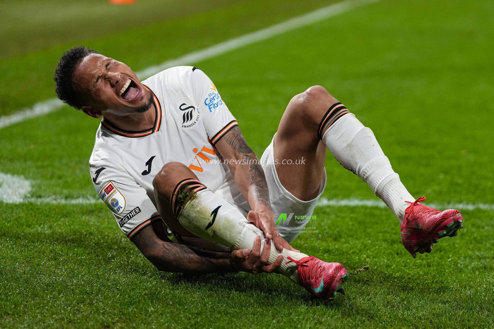 Ronald of Swansea City holds his ankle during the Sky Bet Championship match Swansea City vs Plymouth Argyle at Swansea.com Stadium, Swansea, United Kingdom, 9th April 2025

(Photo by Andrew Lewis/News Images)
