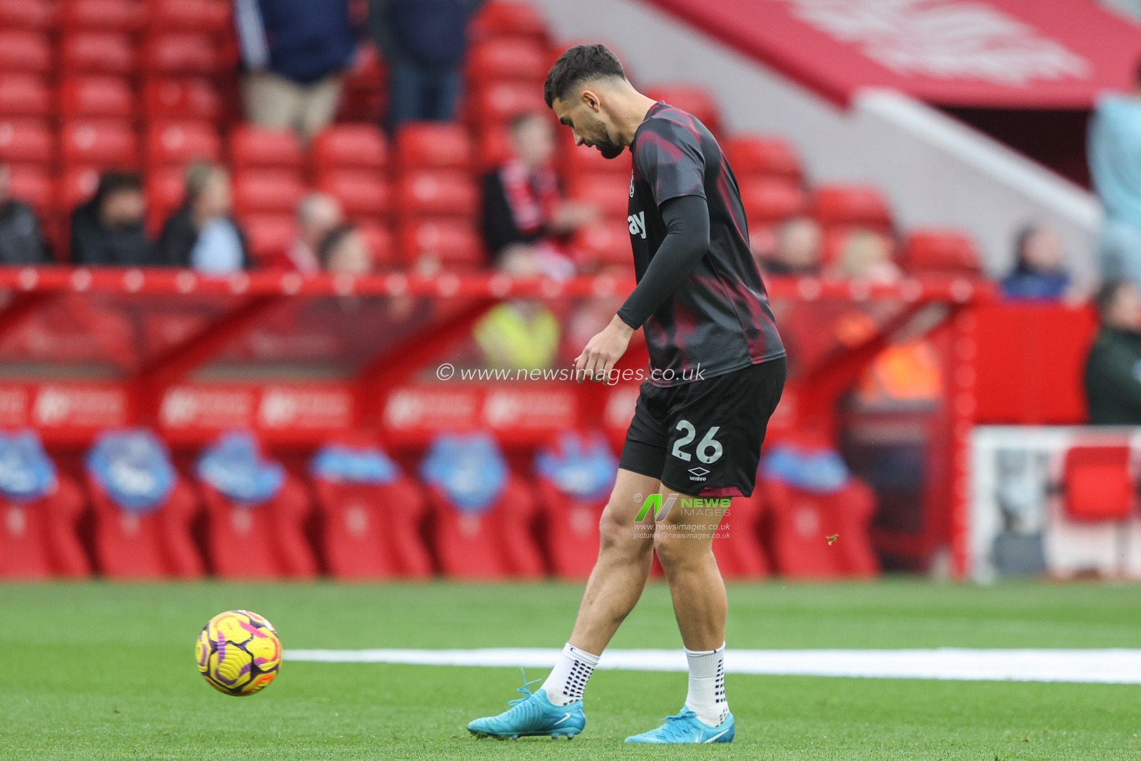 Max Kilman of West Ham in the pregame warmup session during the Premier League match Nottingham Forest vs West Ham United at City Ground, Nottingham, United Kingdom, 2nd November 2024

(Photo by Alfie Cosgrove/News Images)
