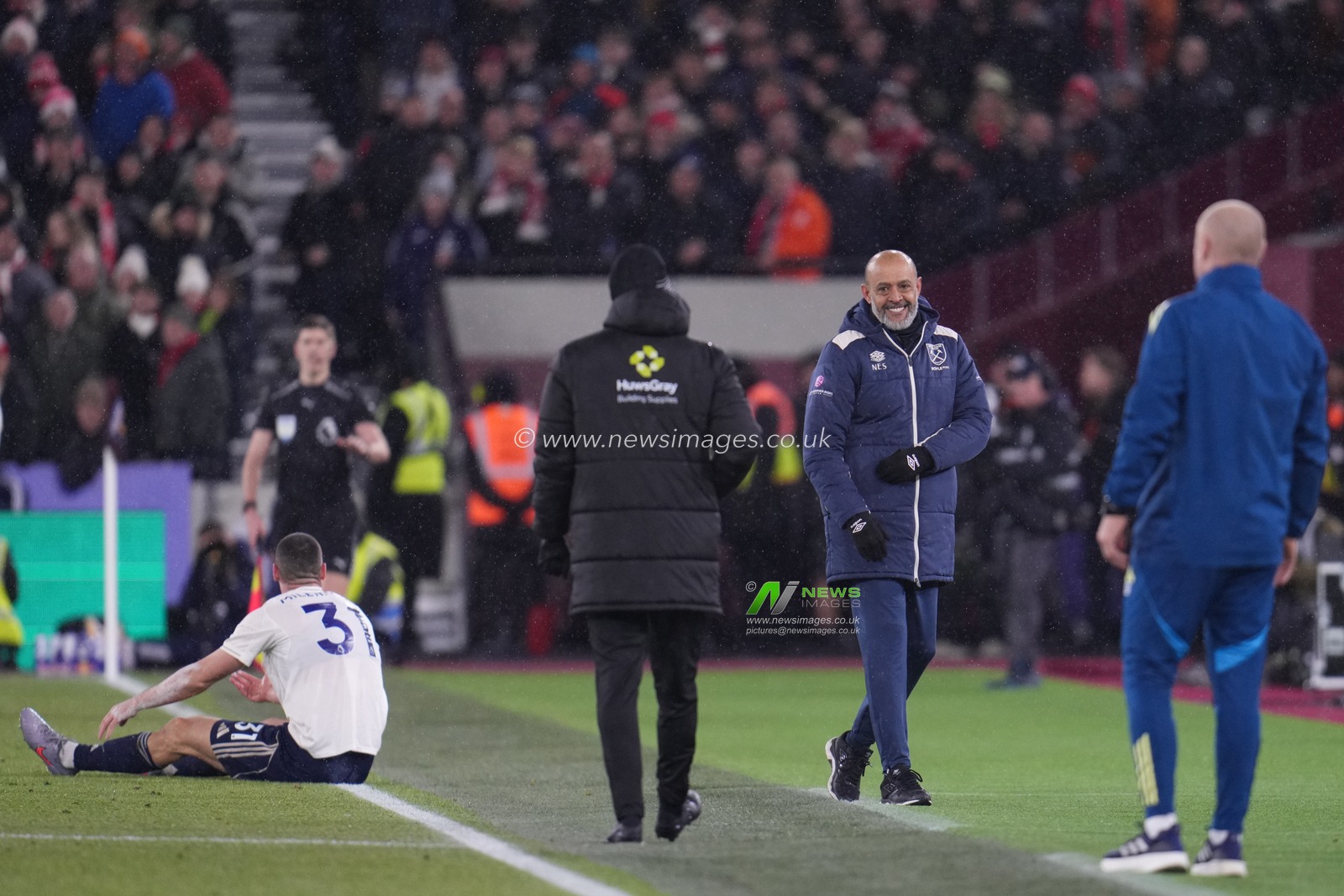 Nuno Espirito Santo manager of West Ham United  the Premier League match West Ham United vs Nottingham Forest at London Stadium, London, United Kingdom, 6th January 2026

(Photo by Harvey Murphy/News Images)

*** GER AUT SUI OUT ***
