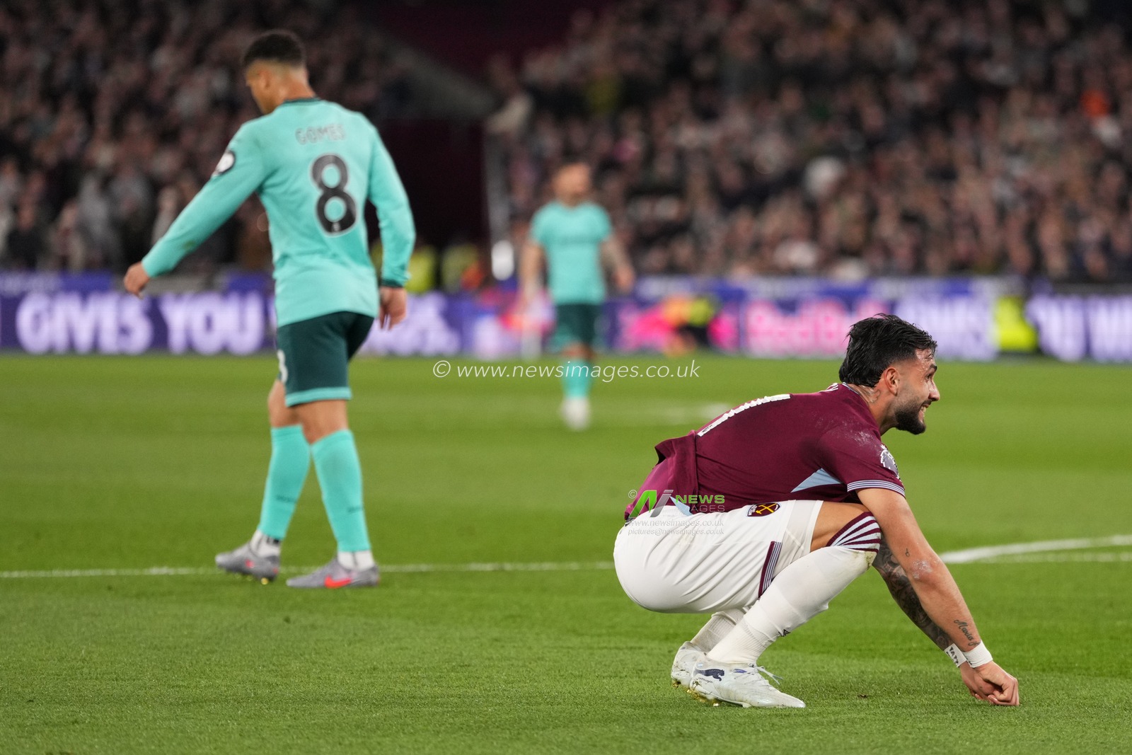 Valentin Castellanos of West Ham United after missed opportunity during the Premier League match West Ham United vs Wolverhampton Wanderers at London Stadium, London, United Kingdom on 10 April 2026

(Photo by Harvey Murphy/News Images)