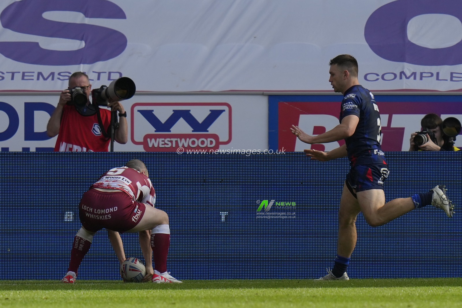 Liam Marshall #5 of Wigan Warriors touches down to score a try during the Betfred Super League Semi Final match Wigan Warriors vs Hull KR at DW Stadium, Wigan, United Kingdom, 7th October 2023

(Photo by Steve Flynn/News Images)