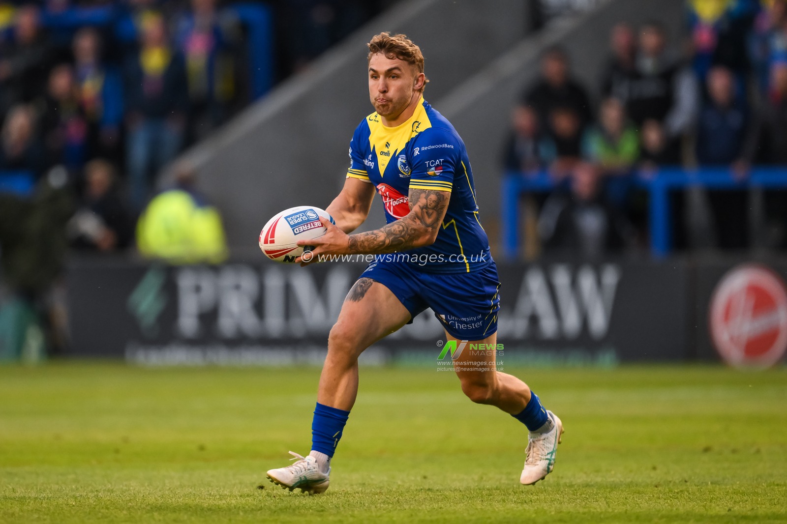 Sam Powell of Warrington Wolves makes a break during the Betfred Super League Round 17 match Warrington Wolves vs Leeds Rhinos at Halliwell Jones Stadium, Warrington, United Kingdom, 11th July 2024

(Photo by Craig Thomas/News Images)