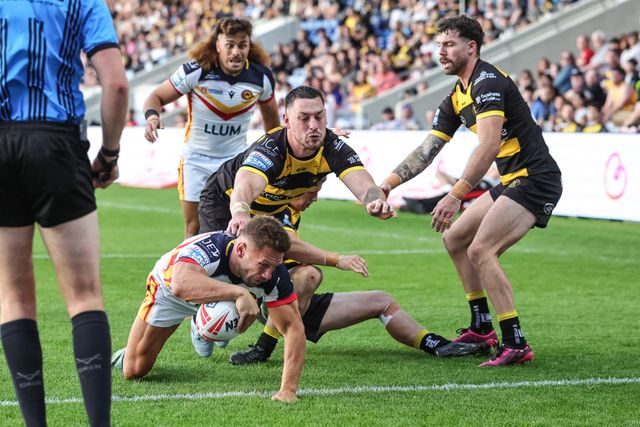 Matty Russell of Catalans Dragons goes over for a try during the Betfred Super League round 12 match York Knights vs Catalans Dragons at LNER Community Stadium, York, United Kingdom on 23 May 2026

(Photo by Mark Cosgrove/News Images)