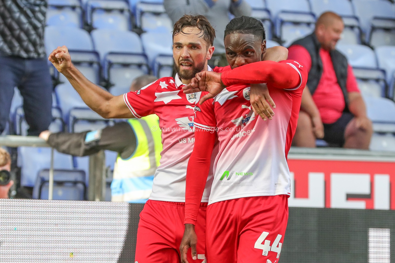 Devante Cole #44 of Barnsley celebrates his goal to make it 0-1 during the Sky Bet League 1 match Wigan Athletic vs Barnsley at DW Stadium, Wigan, United Kingdom, 26th August 2023

(Photo by Alfie Cosgrove/News Images)