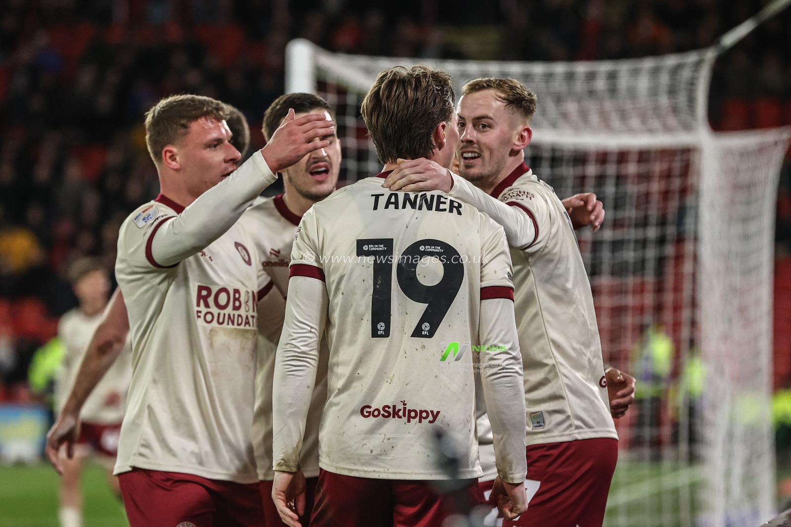 Mark Sykes of Bristol City celebrates his goal to make it 1-1 during the Sky Bet Championship match Sheffield United vs Bristol City at Bramall Lane, Sheffield, United Kingdom, 11th March 2025

(Photo by Alfie Cosgrove/News Images)