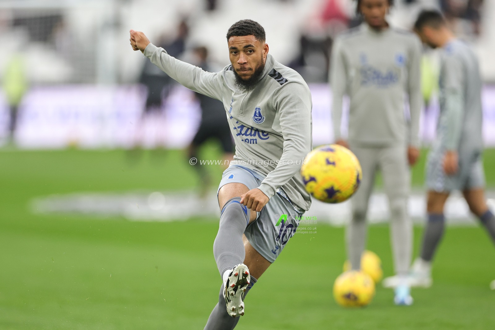 Arnaut Danjuma #10 of Everton in the pregame warmup session during the Premier League match West Ham United vs Everton at London Stadium, London, United Kingdom, 29th October 2023

(Photo by Mark Cosgrove/News Images)
