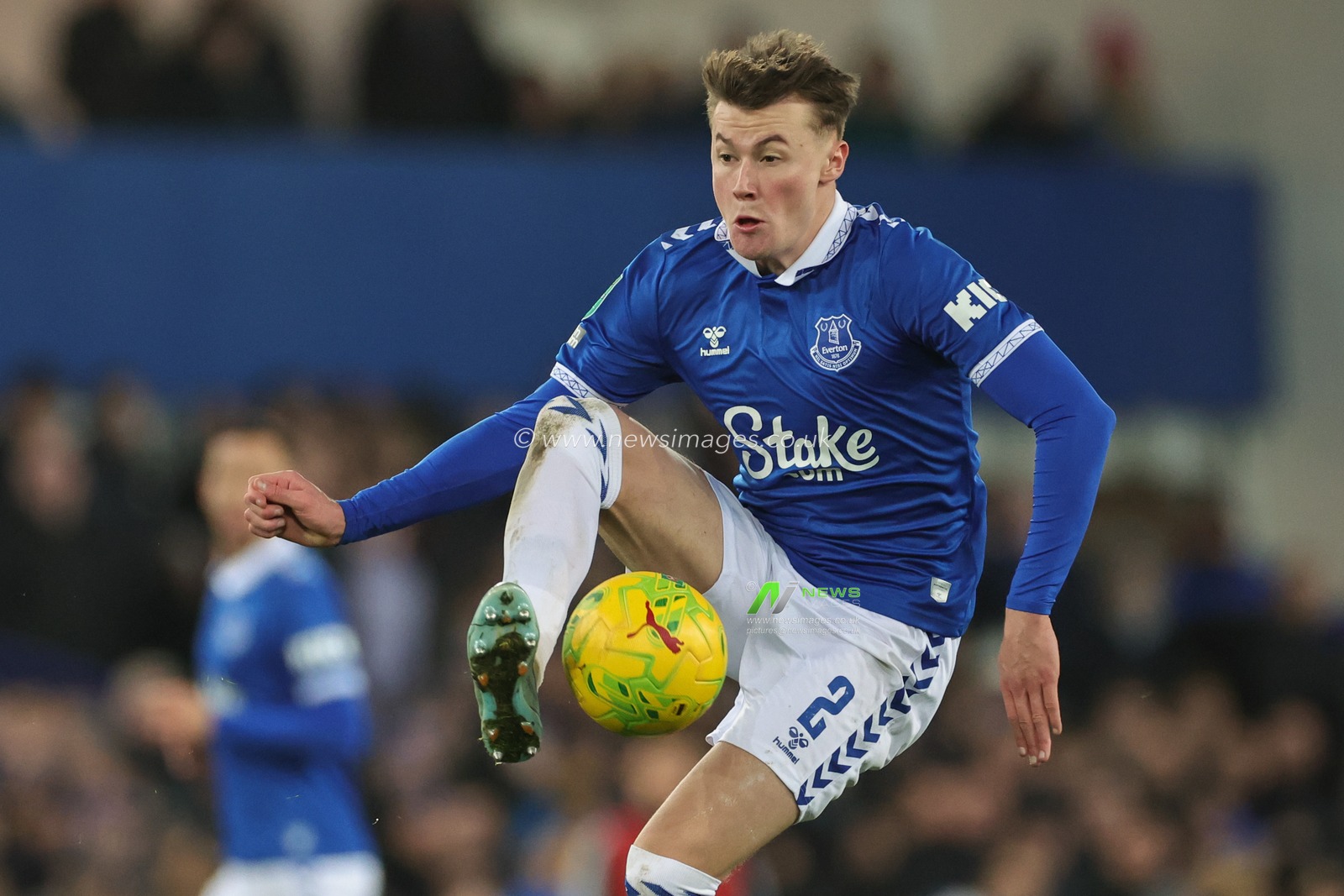 Nathan Patterson of Everton controls the ball during the Carabao Cup Quarter Final match Everton vs Fulham at Goodison Park, Liverpool, United Kingdom, 19th December 2023

(Photo by Mark Cosgrove/News Images)