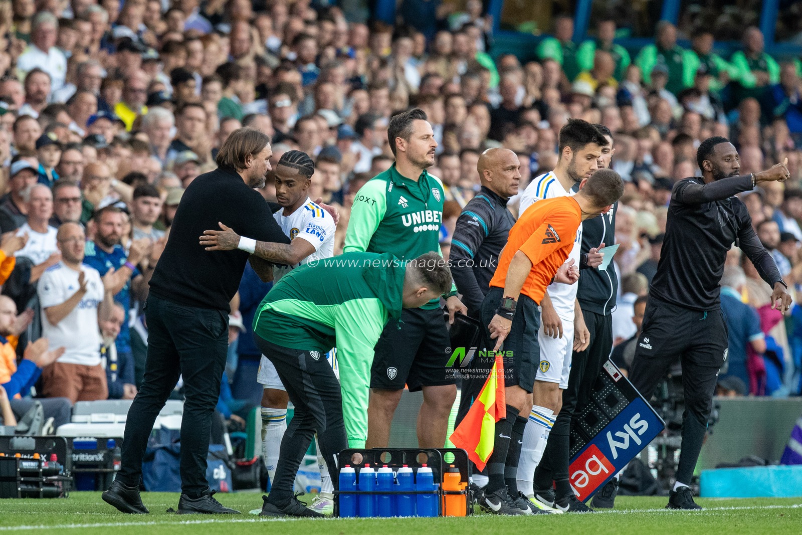 Daniel Farke manager of Leeds United hugs Crysencio Summerville #10 of Leeds United during the Sky Bet Championship match Leeds United vs Bristol City at Elland Road, Leeds, United Kingdom, 7th October 2023

(Photo by James Heaton/News Images)