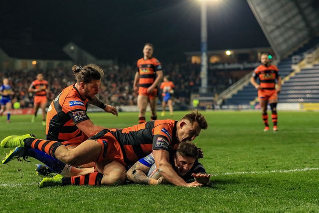 Betfred Super League round 8 Leeds Rhinos vs Castleford Tigers