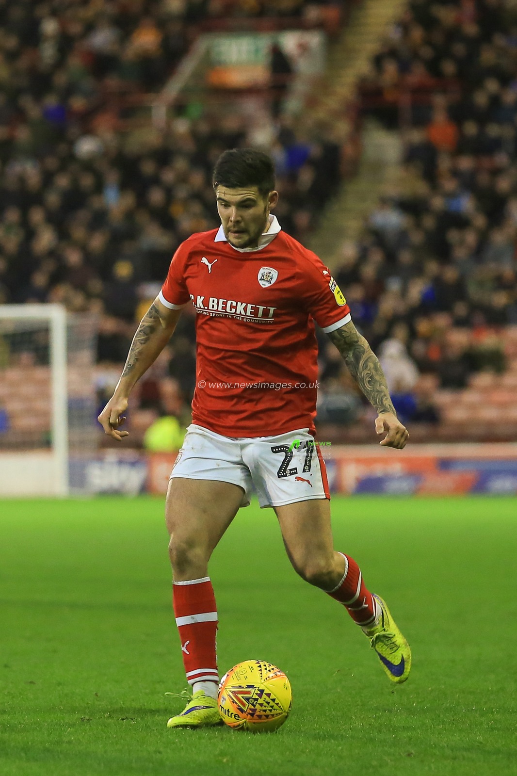 12th January 2019, Oakwell, Barnsley, England; Sky Bet League One, Barnsley vs Bradford City ; Alex Mowatt (27) of Barnsley during the game 


Credit: Mark Cosgrove/News Images

English Football League images are subject to DataCo Licence