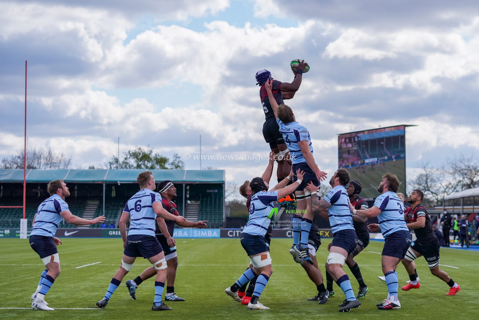 Joel Kpoku #5 of Saracens wins the line out