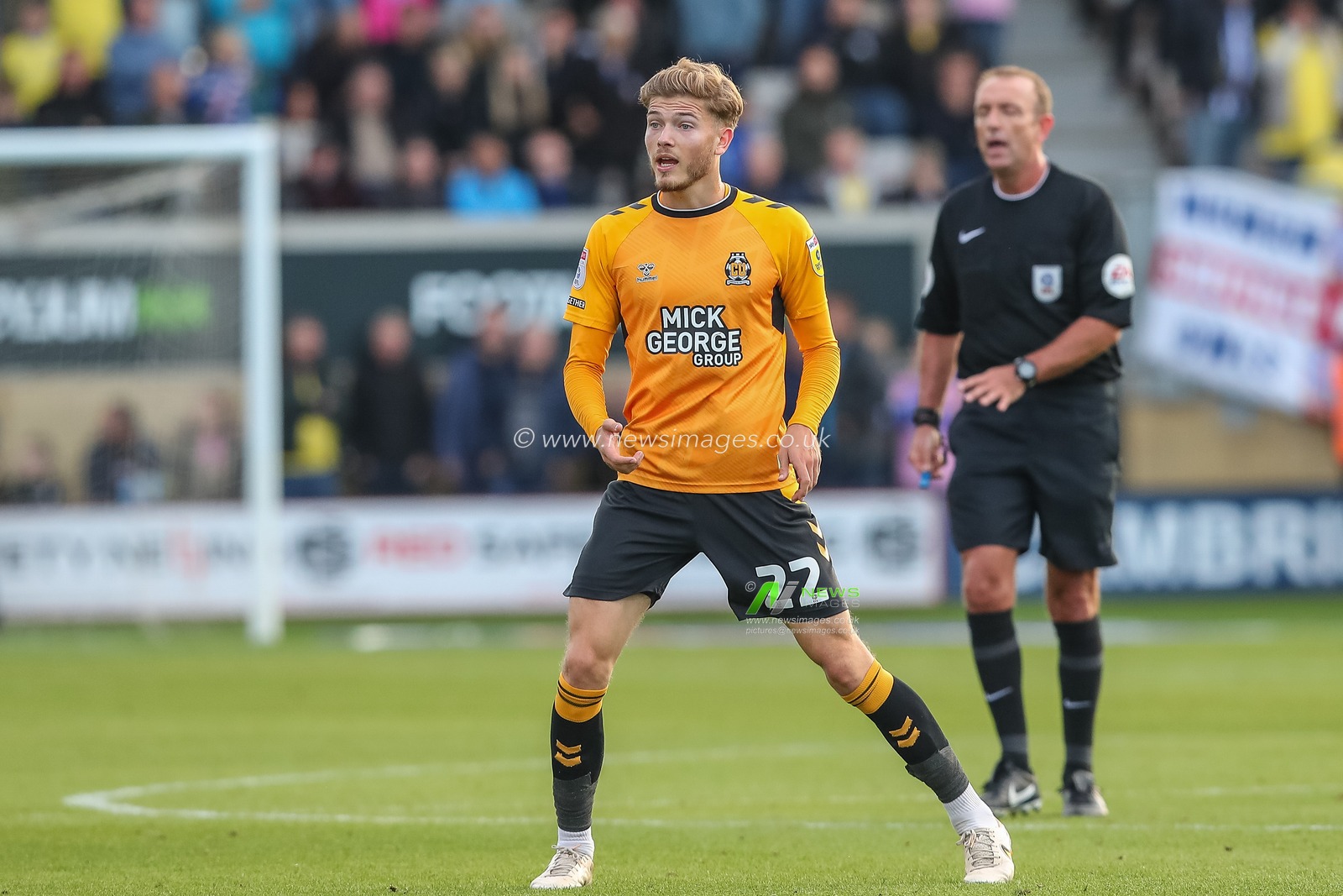 Lewis Simper #22 of Cambridge United during the Sky Bet League 1 match Cambridge United vs Sheffield Wednesday at Abbey Stadium, Cambridge, United Kingdom, 15th October 2022

(Photo by Gareth Evans/News Images)
