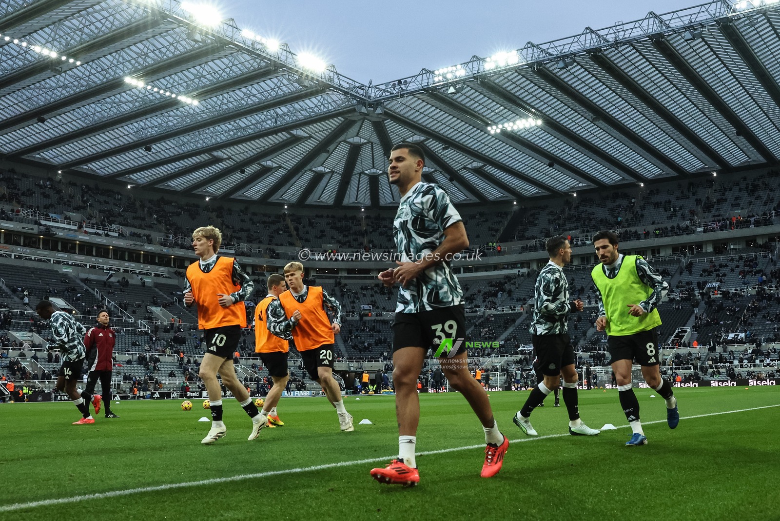 Bruno GuimarÃ£es of Newcastle United in the pregame warmup session during the Premier League match Newcastle United vs Leicester City at St. James's Park, Newcastle, United Kingdom, 14th December 2024

(Photo by Mark Cosgrove/News Images)