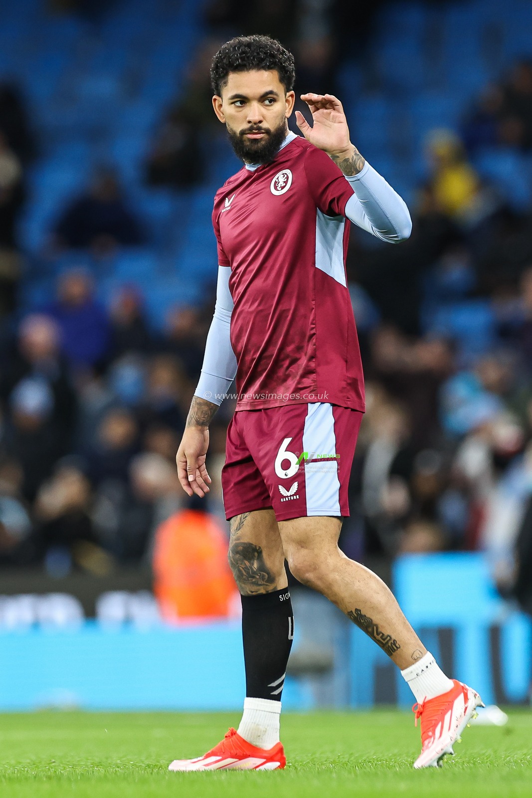 Douglas Luiz of Aston Villa during the pre-game warmup ahead of the Premier League match Manchester City vs Aston Villa at Etihad Stadium, Manchester, United Kingdom, 3rd April 2024

(Photo by Mark Cosgrove/News Images)