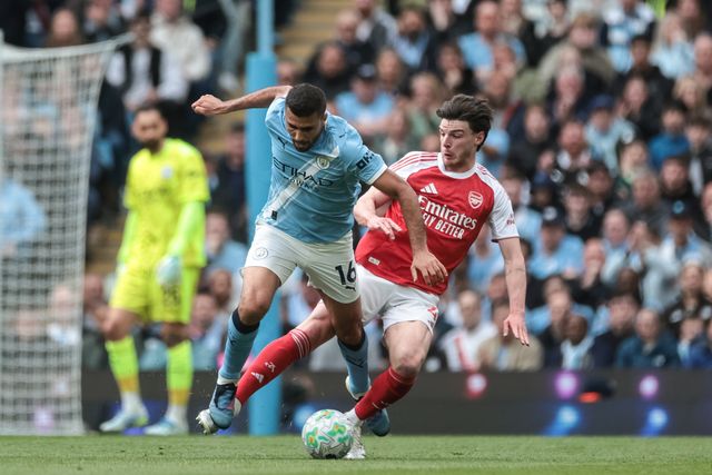 Rodrigo of Manchester City is fouled by Declan Rice of Arsenal during the Premier League match Manchester City vs Arsenal at Etihad Stadium, Manchester, United Kingdom on 19 April 2026

(Photo by Mark Cosgrove/News Images)