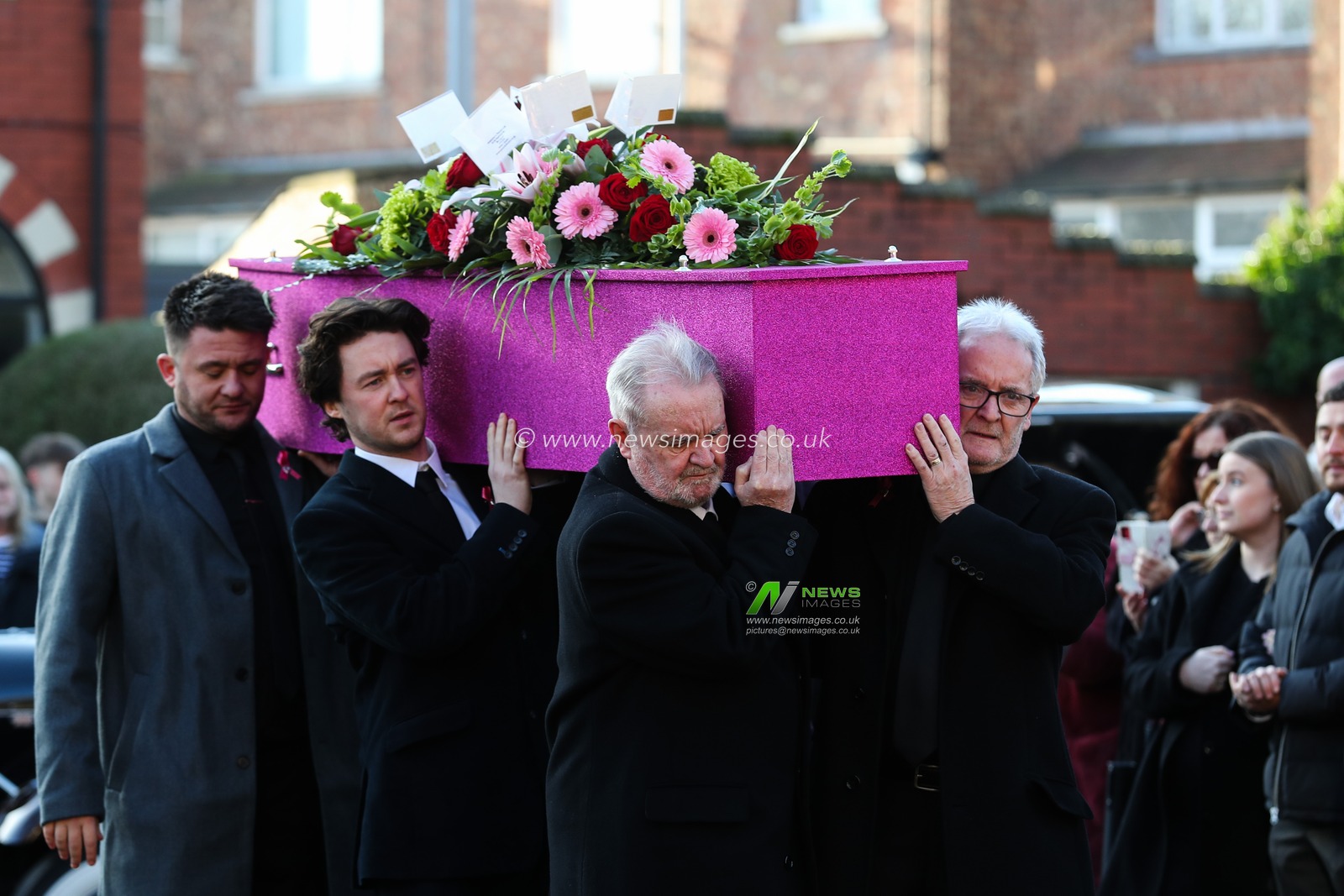 The coffin of Linda Nolan is carried into the funeral during the The Funeral of Linda Nolan at St. Paulâ€™s Church, Blackpool, United Kingdom, 1st February 2025

(Photo by Gareth Evans/News Images)