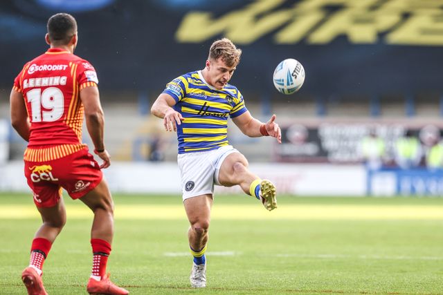 Leon Hayes of Warrington Wolves kicks the ball up field during the Betfred Super League round 16 match Warrington Wolves vs Catalans Dragons at The Halliwell Jones Stadium, Warrington, United Kingdom on 25 June 2026

(Photo by Alfie Cosgrove/News Images)