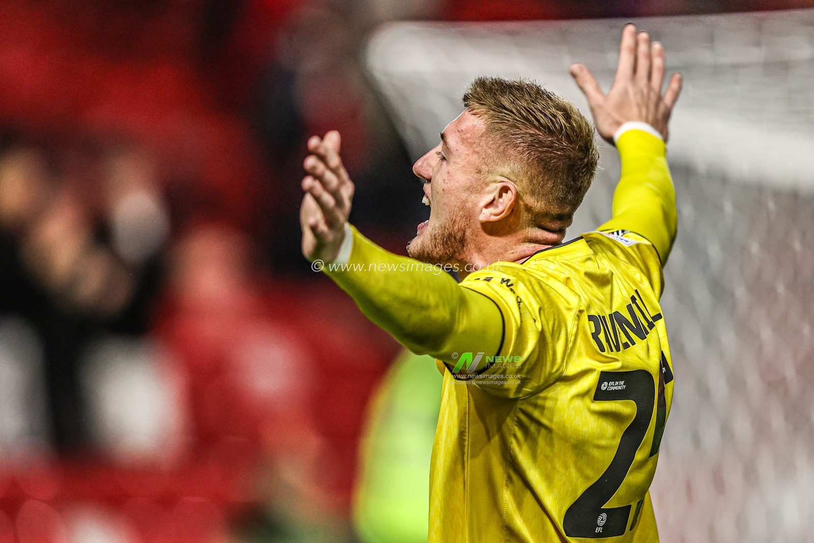 Barnsley goalkeeper Rogan Ravenhill celebrates the win during the Sky Bet League One match Barnsley vs Blackpool at Oakwell, Barnsley, United Kingdom on 02 September 2026

(Photo by Alfie Cosgrove/News Images)